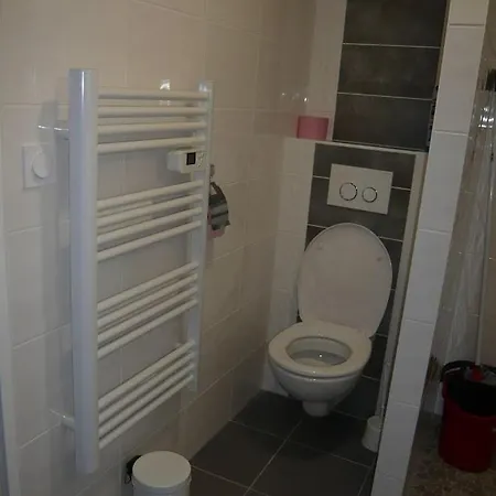 Meuble De Tourisme A L'entree De Royan *