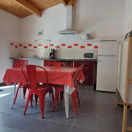 Meuble De Tourisme A L'entree De Royan